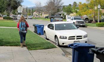 Photo: FLLewis/Media City G -- Luther Burbank student walking on North Screenland Drive in Burbank winter 2011