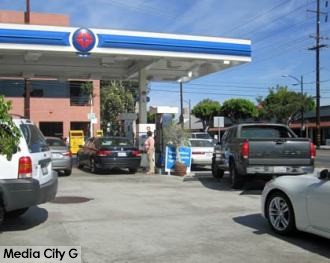 Photo: FLLewis / Media City G -- Motorists lined up for gas at the Arco station 3701 West Magnolia Blvd Burbank October 22, 2014