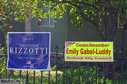 Photo : FLLewis / Media City G -- Chris Rizzotti and Emily Gabel-Luddy campaign signs side-by-side at Buena Vista Street and Verdugo Avenue in Burbank December 29, 2014