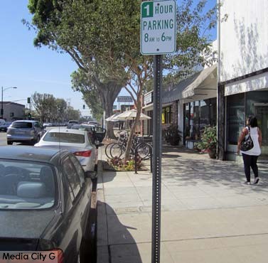 Photo: FLLewis / Media City G -- One-hour parking sign in 3400 block of Magnolia Boulevard in Burbank October 11, 2014