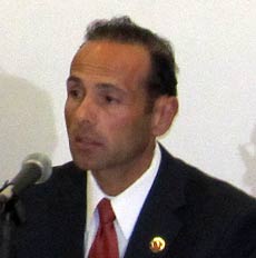 Photo: FLLewis / Media City G -- City council contender Chris Rizzotti on the candidates' panel at Woodbury University January 28, 2015