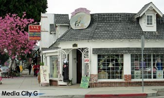 Photo: FLLewis / Media City G -- Best of Times Antiques 3401 West Magnolia Blvd. Burbank March 5, 2016