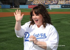 Melissa McCarthy waves at Dodger game 062814