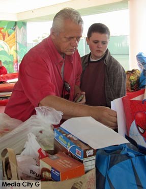 Photo: FLLewis / Media City G -- City council candidate Will Rodgers was out at Washington Elementary to help deliver holiday baskets to those in need December 13, 2014