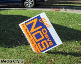 Photo: FLLewis / Media City G -- Strong winds knocked around political yard signs in Burbank January 24, 2015