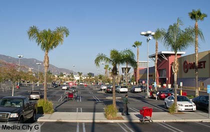 Photo: Greg Reyna / Media City G -- Plenty of empty spaces in the Empire Center parking lot in Burbank June 16, 2015