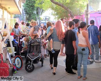 Photo: FLLewis / Media city G -- Crowded sidewalk on Magnolia Boulevard in Burbank Friday, July 31, 2015